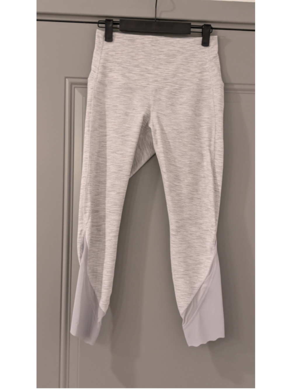 Women's Lululemon Leggings Size 8 Grey White Heathered Scalloped Hem